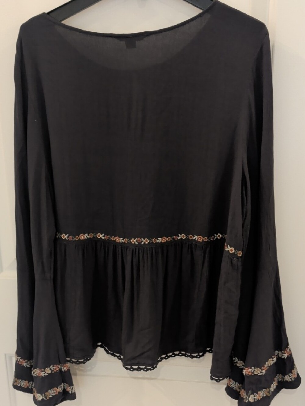 American Eagle Outfitters Blue Gray Embroidered Floral Peasant Blouse - Picture 4 of 8